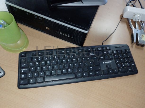 Máquinas de Costura · Matérias-Primas · Equipamento de Escritório