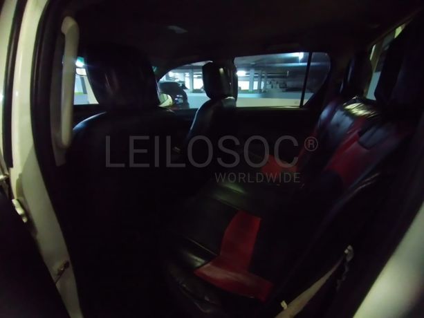 Toyota HILUX DC (4x4)