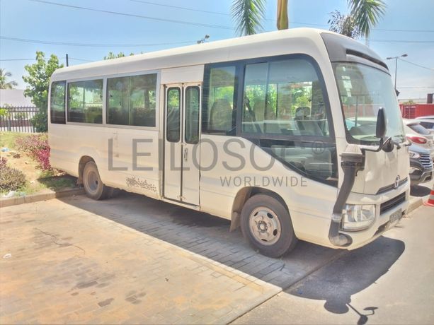 Veículo Toyota COASTER