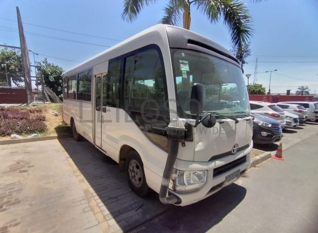 Veículo Toyota COASTER