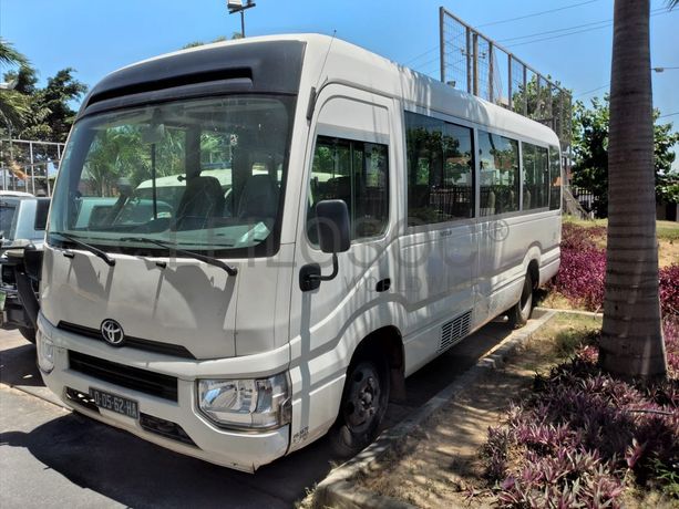 Veículo Toyota COASTER