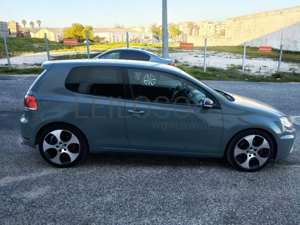 Volkswagen Golf 2.0 GTI · Ano 2010