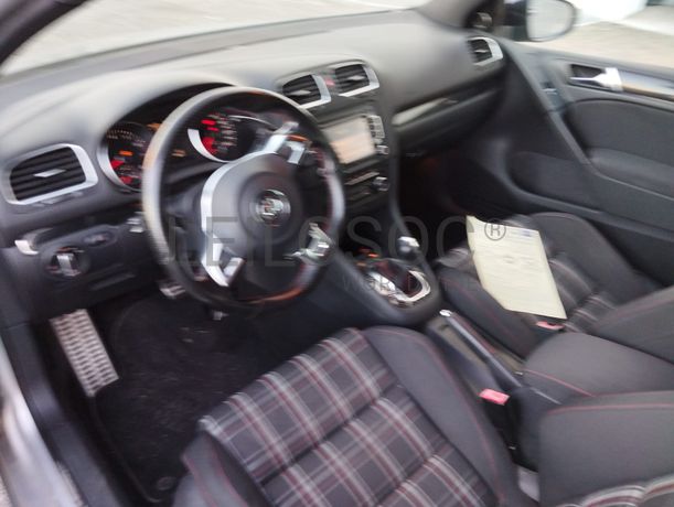 Volkswagen Golf 2.0 GTI · Ano 2010