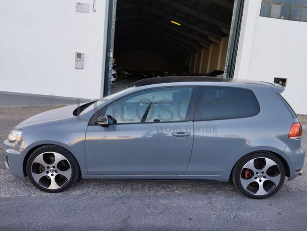 Volkswagen Golf 2.0 GTI · Ano 2010
