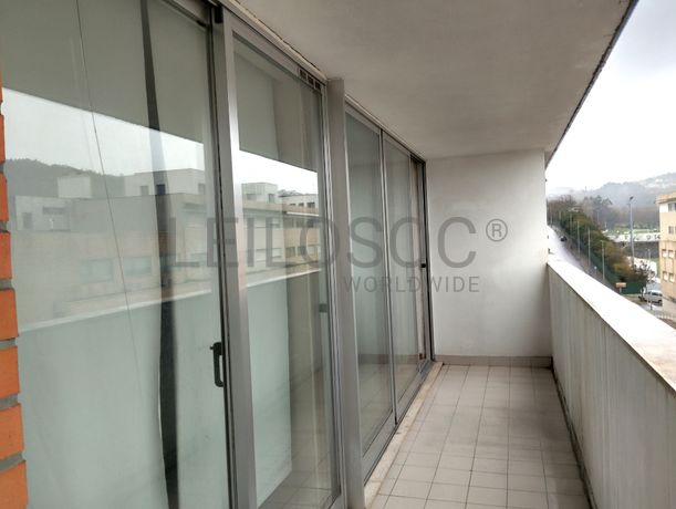 Apartamento T2 c/ Garagem · Guimarães