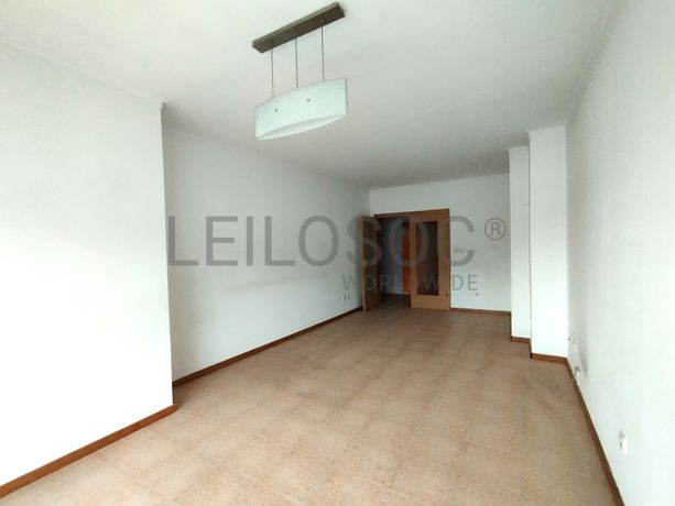 Apartamento T2 c/ Garagem · Guimarães