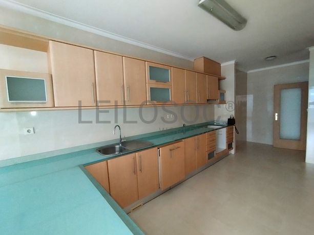 Apartamento T2 c/ Garagem · Guimarães