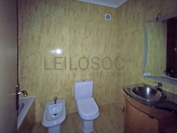 Apartamento T2 c/ Garagem · Guimarães