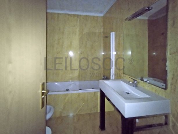 Apartamento T2 c/ Garagem · Guimarães