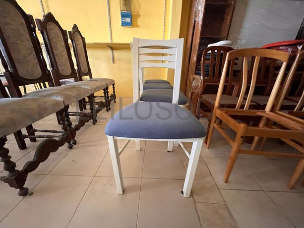 Cadeiras de madeira