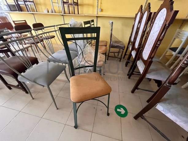 Cadeiras metálicas verdes