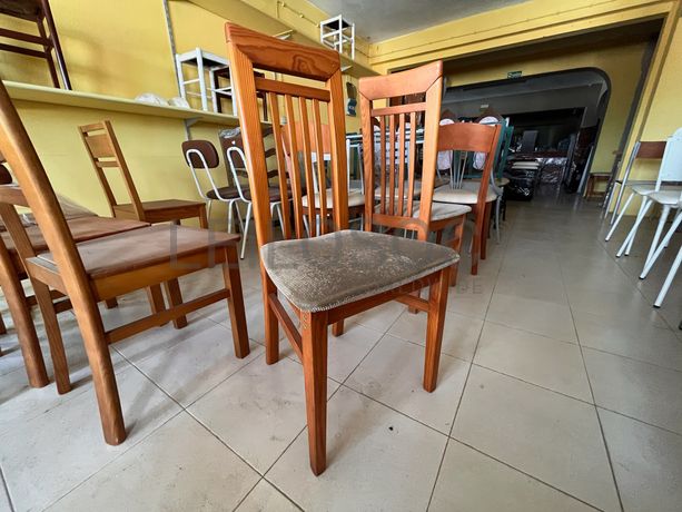 Cadeiras de madeira