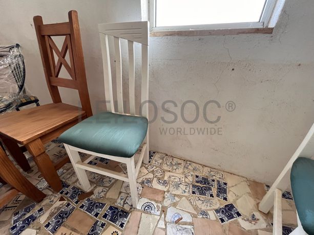 Cadeiras de madeira branca