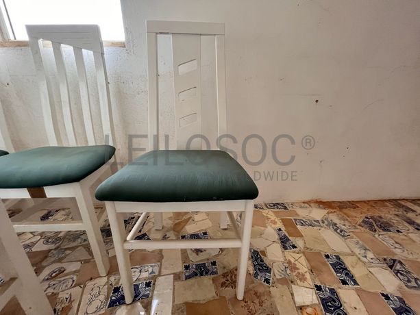 Cadeiras de madeira branca