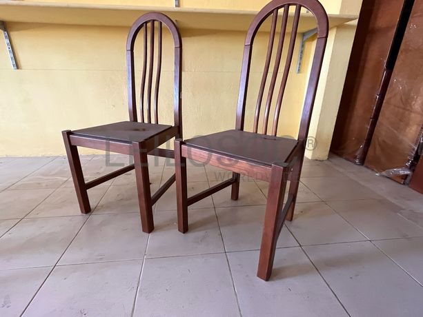 Cadeiras de madeira