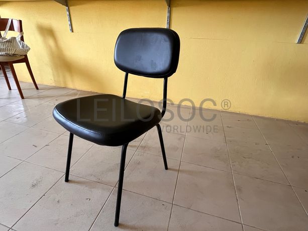 Cadeira metálica preta