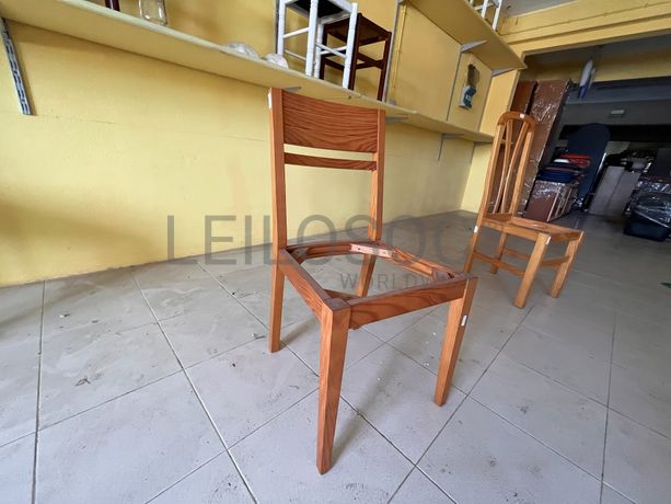 Cadeira de madeira sem assento