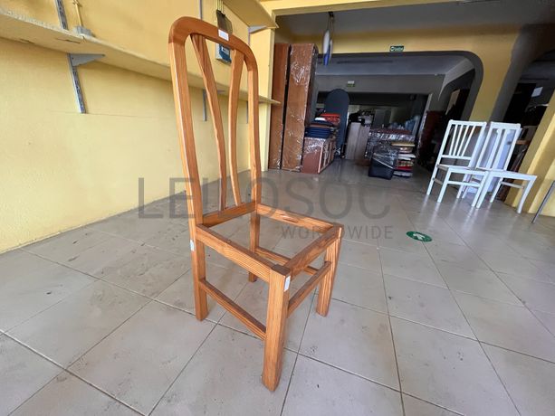 Cadeira de madeira sem assento