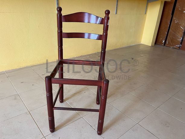 Cadeira de madeira sem assento