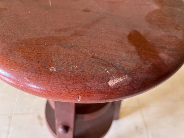 Banco redondo de madeira