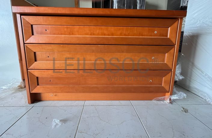 Cómoda em madeira