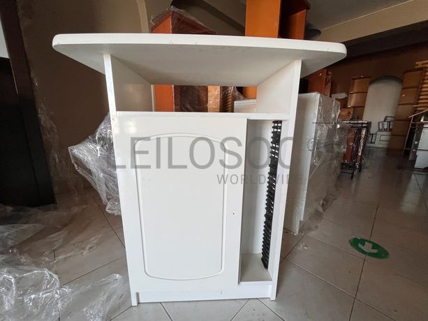 Móveis de TV em madeira branca