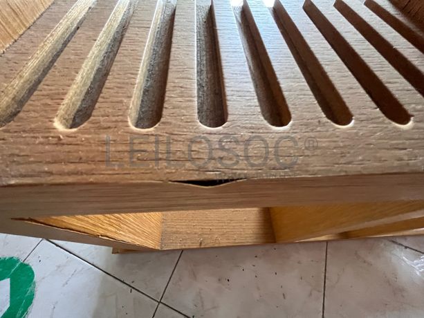 Estante de madeira para CDs e DVDs