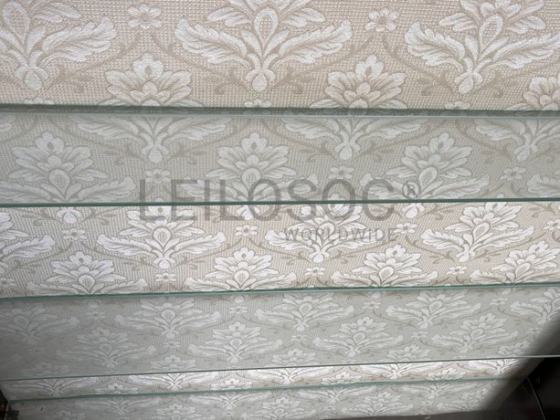 Móvel expositor em madeira