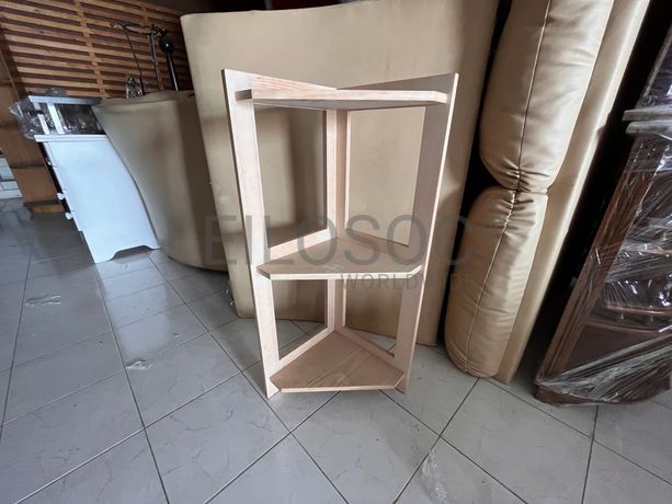 Móvel de canto em madeira