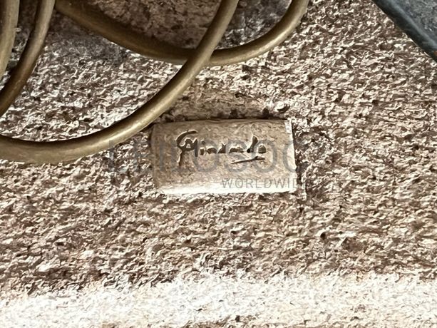 Candeeiro de pé alto em ferro e mármore