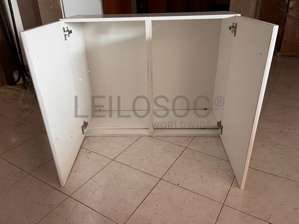 Móvel de madeira branco com duas portas