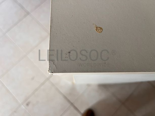 Móvel branco de madeira