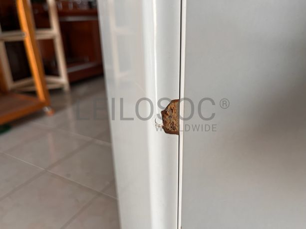 Móvel branco de madeira