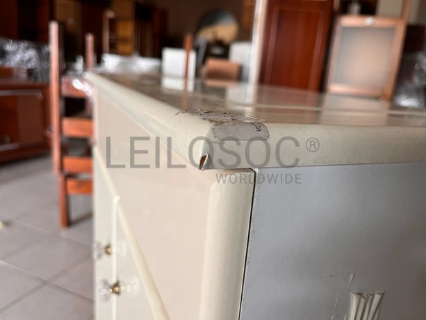 Móvel de madeira branca