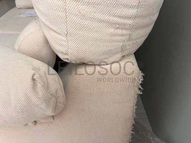 Sofá de dois lugares