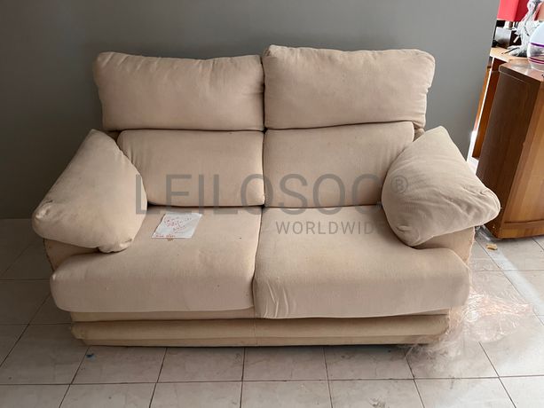 Sofá de dois lugares