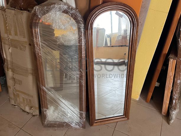 Espelhos com moldura de madeira