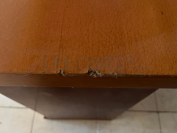 Móvel baixo de madeira