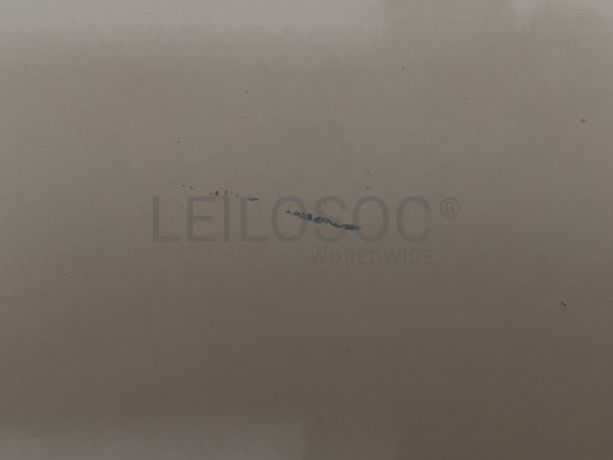 Móvel de madeira branco com prateleiras