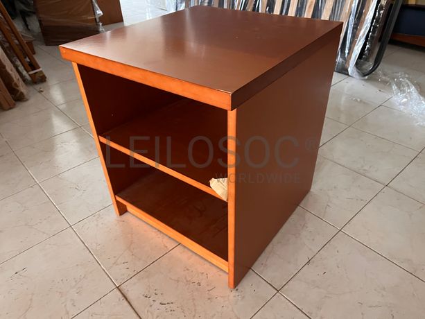 Móvel pequeno de madeira