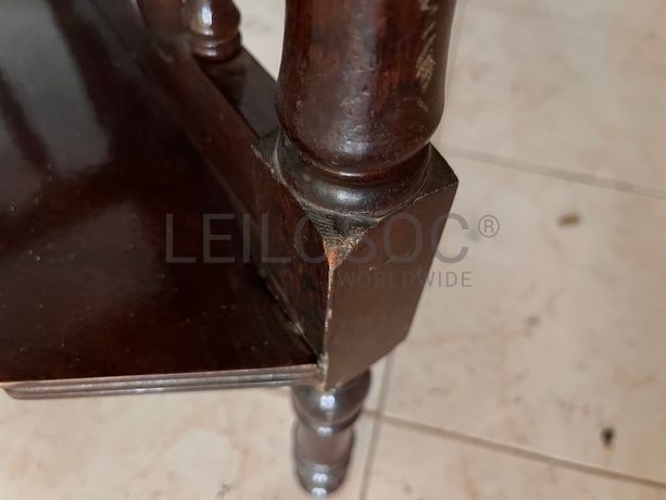 Móvel de canto em madeira