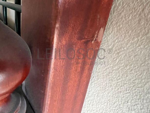 Cabeceira de cama em ferro e madeira