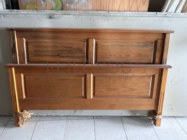 Cabeceira de cama em madeira