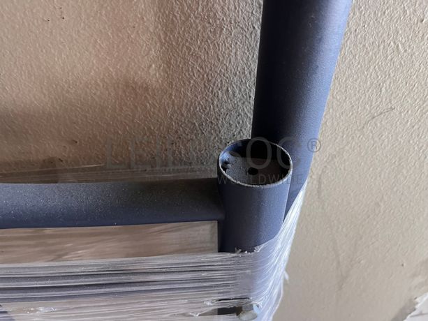 Cama com estrutura em ferro