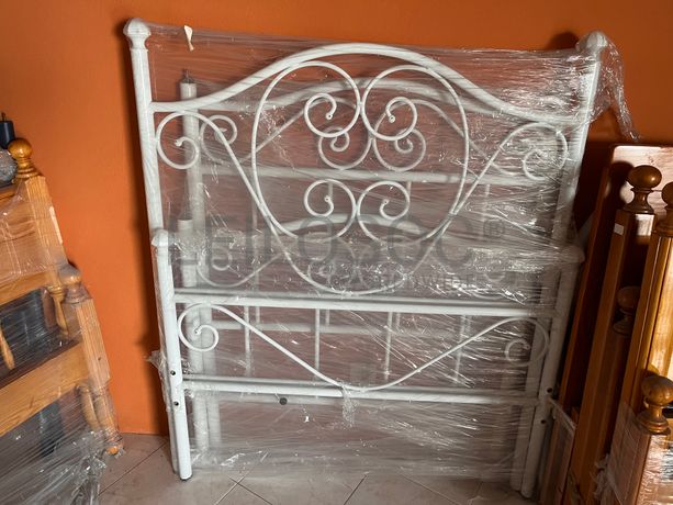 Cabeceira de cama em ferro