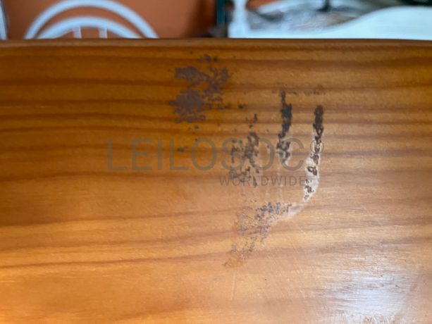 Cama com estrutura em madeira