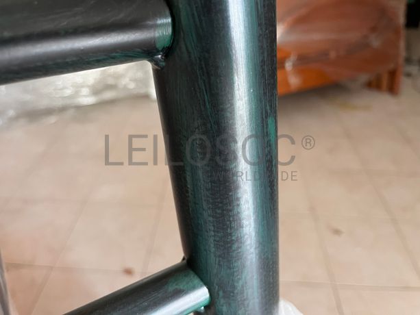 Cama com estrutura em ferro