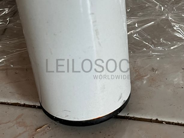 Cama com estrutura em ferro