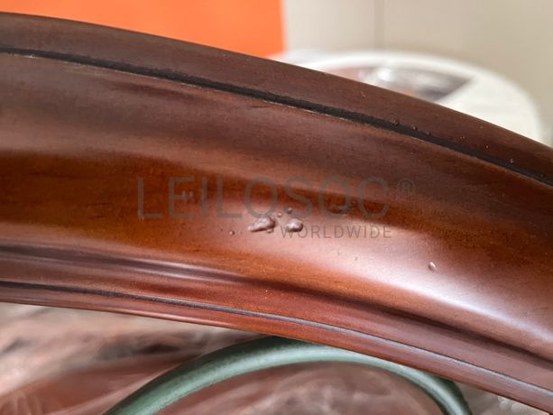 Cama com estrutura em madeira