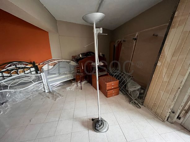 Candeeiro de pé alto em ferro